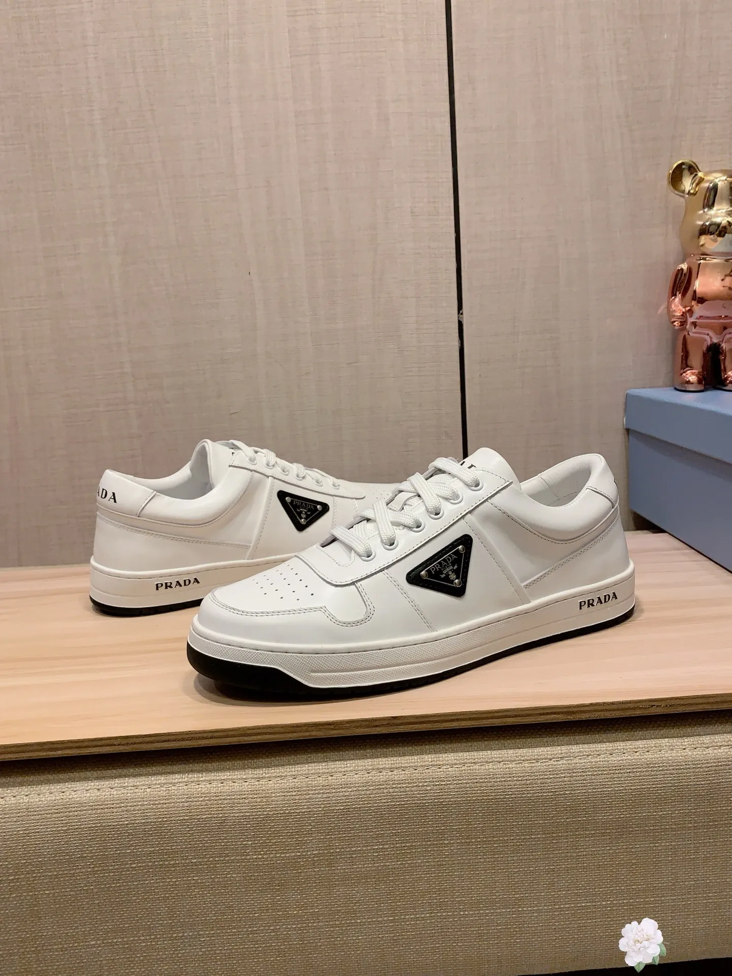 Men's Men's Shoes💰442💰💰🎩🎩[Lightning][Lightning] "PRADA*" The latest and most popular casual shoes, top brand [seduce] luxury ~ purchasing agency, top quality ~. [Strong] The upper is made of imported breathable cowhide material ➕ breathable sheepskin feet (•) with fine workmanship. The original stylish and stylish soft rubber wear-resistant and non-slip outsole is light and comfortable on the feet. The real thing looks better when photographed in real life. 226: code: 38-44, white and black 4️⃣ colors selected